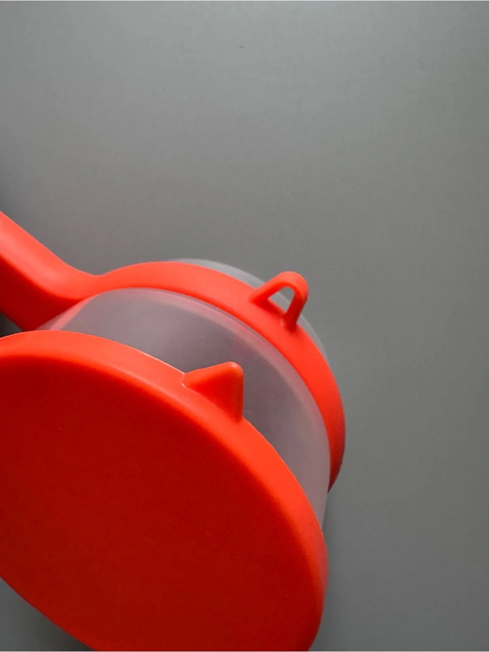 Vegetable Peeler with Built-In Storage Container